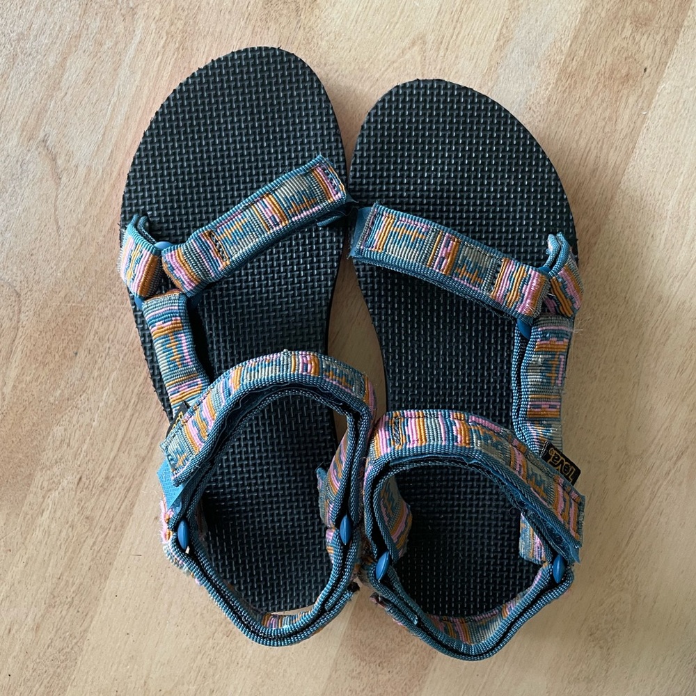 Teva Original Universal size 6.5 womens aztec multicolor